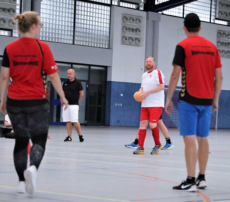 Einwurf vom Team Handball