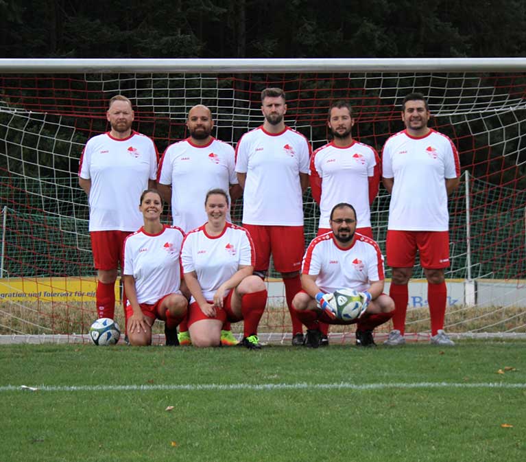 Fußballer im Team von vorn